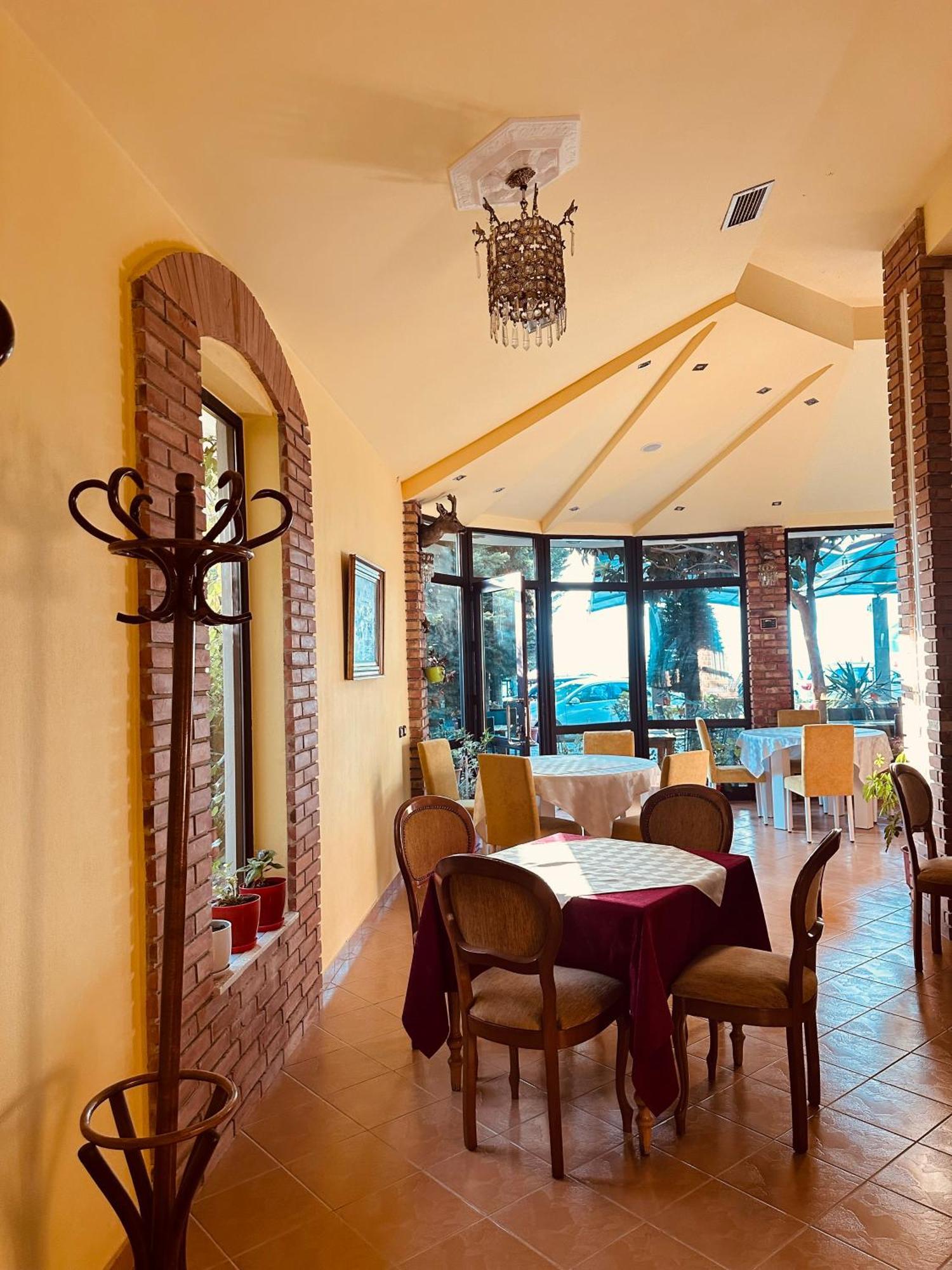 Hotel Saint Marena Pogradec Eksteriør billede