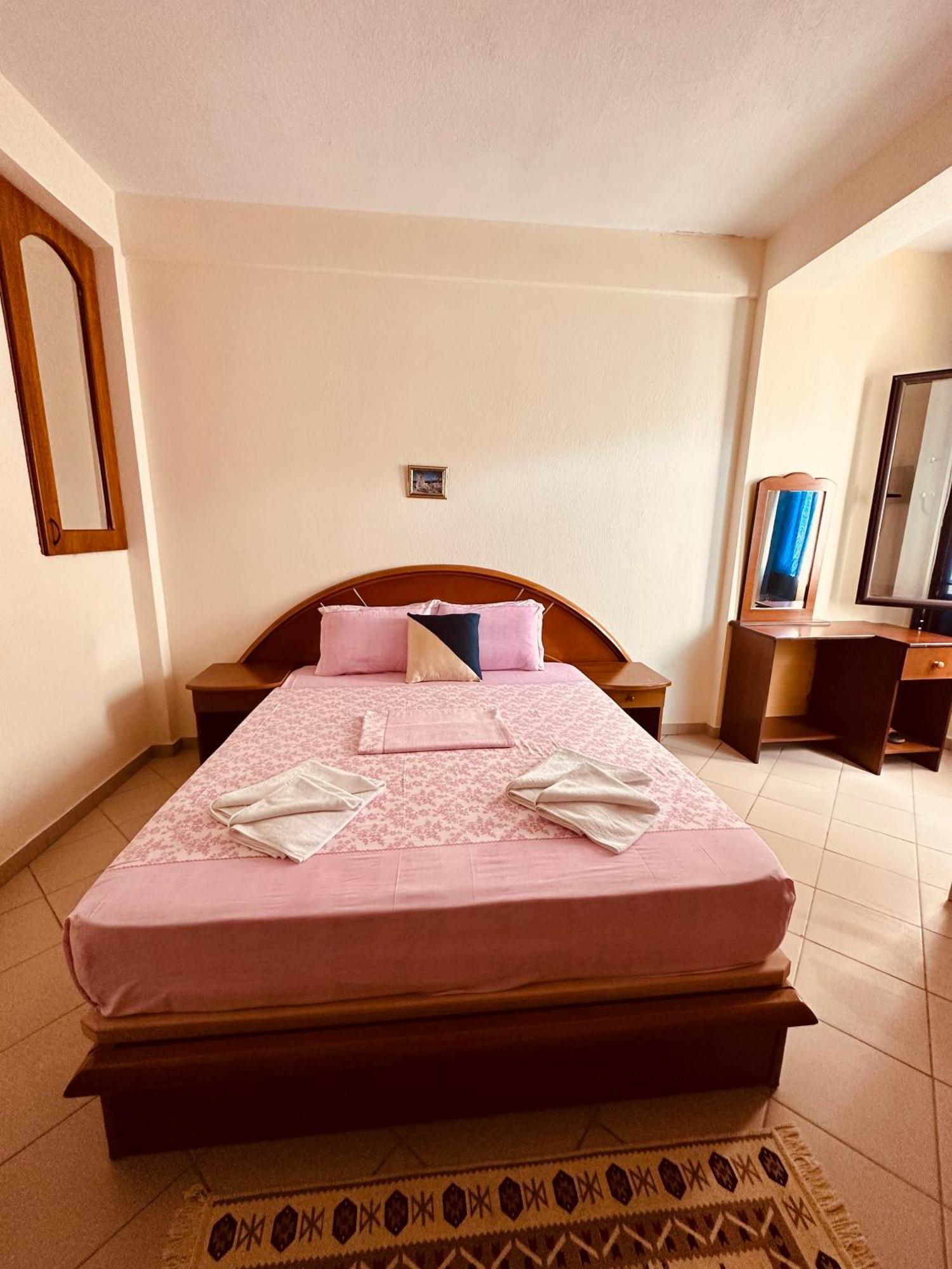 Hotel Saint Marena Pogradec Eksteriør billede